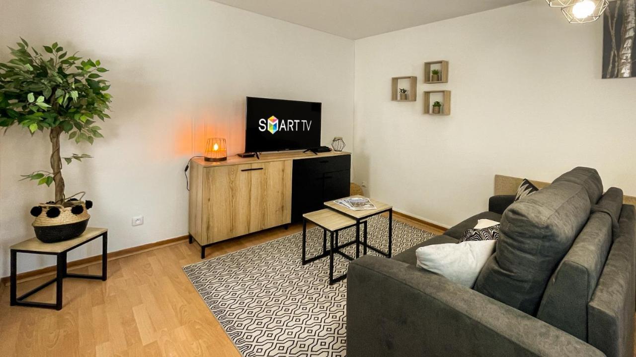 Homey Wood - New - Appartement Avec Une Chambre - Parking Prive Gratuit - Balcon Prive - A 5 Min De La Gare Pour Rejoindre Geneve Annemasse Bagian luar foto