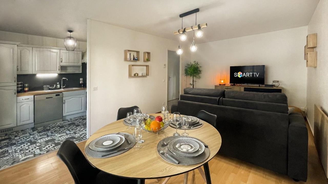 Homey Wood - New - Appartement Avec Une Chambre - Parking Prive Gratuit - Balcon Prive - A 5 Min De La Gare Pour Rejoindre Geneve Annemasse Bagian luar foto