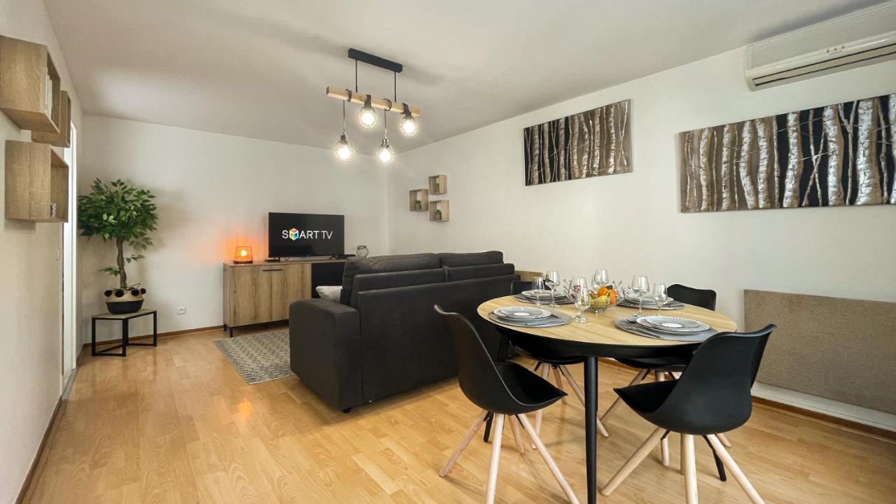 Homey Wood - New - Appartement Avec Une Chambre - Parking Prive Gratuit - Balcon Prive - A 5 Min De La Gare Pour Rejoindre Geneve Annemasse Bagian luar foto