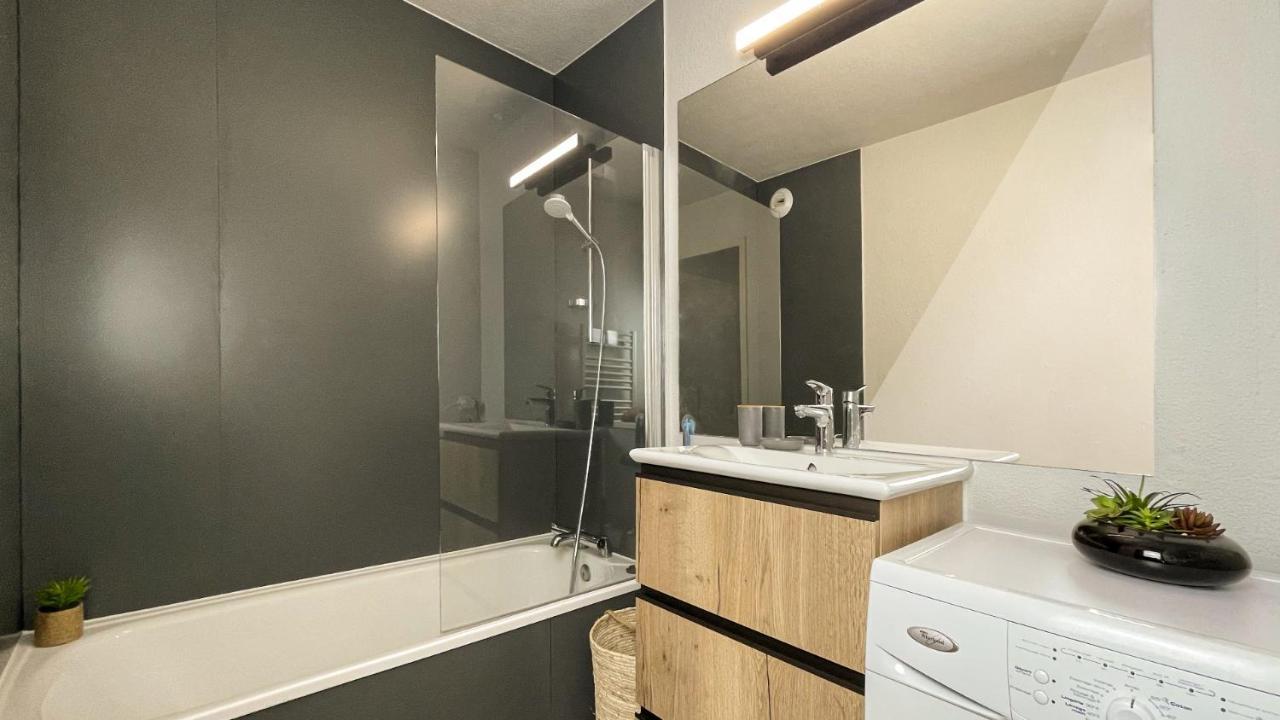 Homey Wood - New - Appartement Avec Une Chambre - Parking Prive Gratuit - Balcon Prive - A 5 Min De La Gare Pour Rejoindre Geneve Annemasse Bagian luar foto
